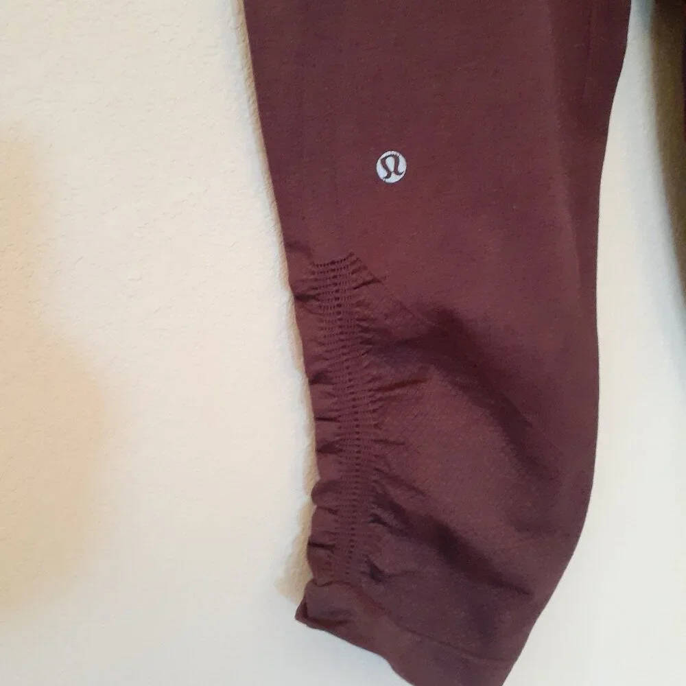 Lululemon In The Flow Crop II - Picture 1 of 14